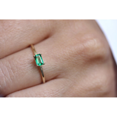 14K Solid Gold Green Emerald Minimalist Ring Model 1